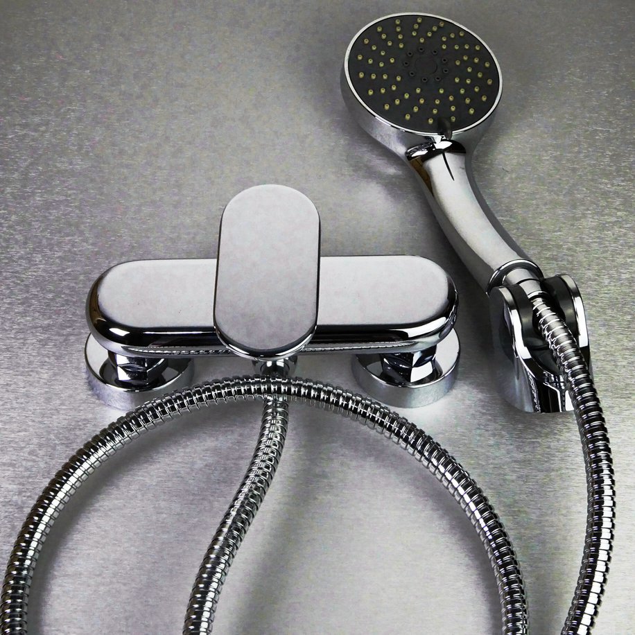 Hot water tank installation